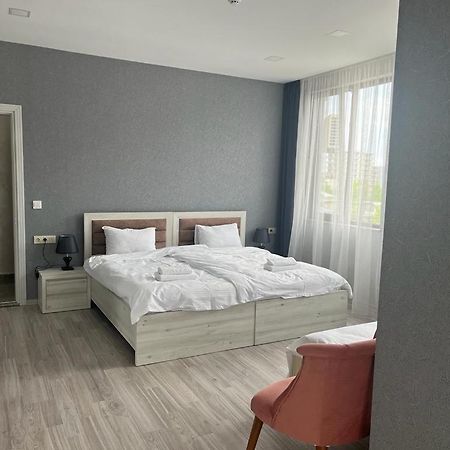 Hotel Fleur De Lis โกนิโอ ภายนอก รูปภาพ
