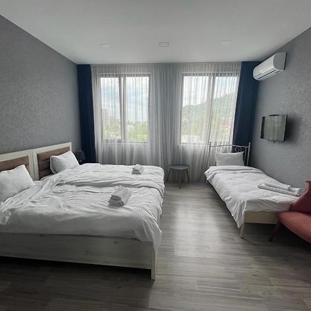 Hotel Fleur De Lis โกนิโอ ภายนอก รูปภาพ