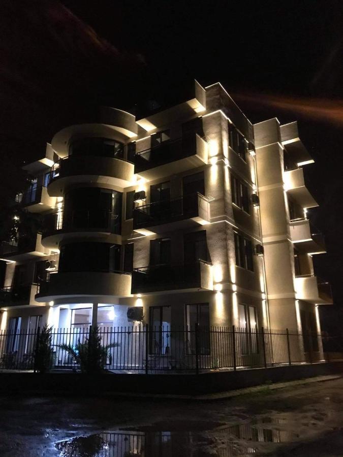 Hotel Fleur De Lis โกนิโอ ภายนอก รูปภาพ