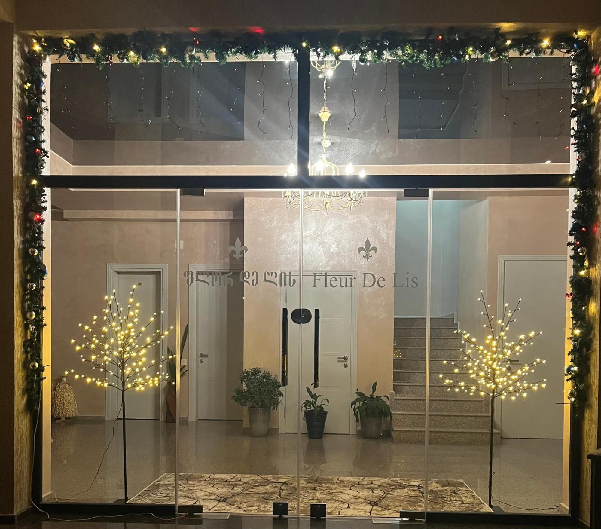 Hotel Fleur De Lis โกนิโอ ภายนอก รูปภาพ