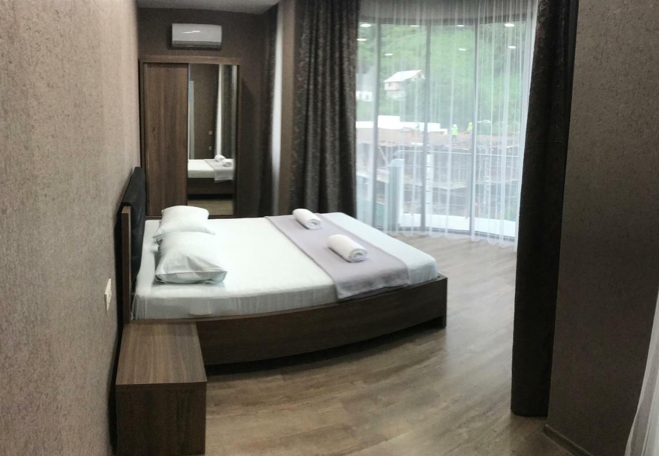 Hotel Fleur De Lis โกนิโอ ภายนอก รูปภาพ