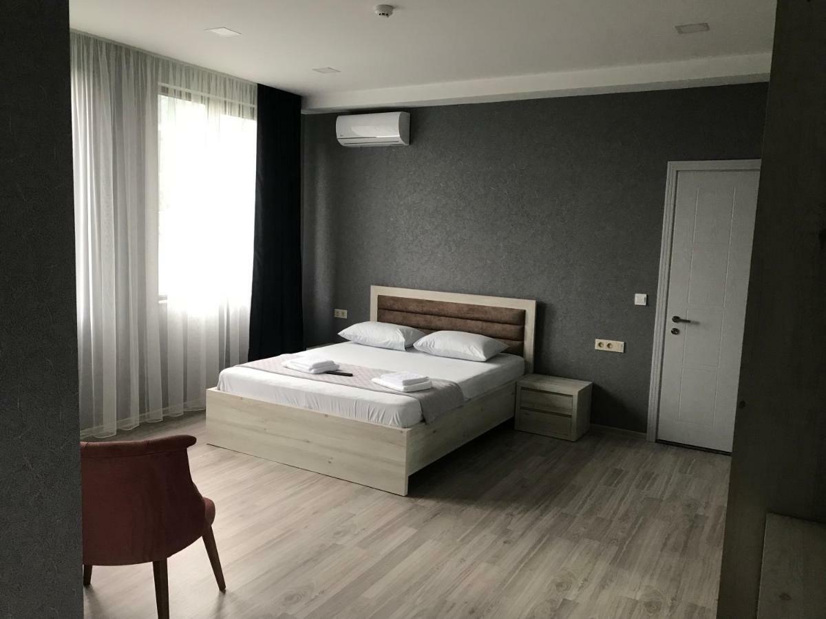 Hotel Fleur De Lis โกนิโอ ภายนอก รูปภาพ
