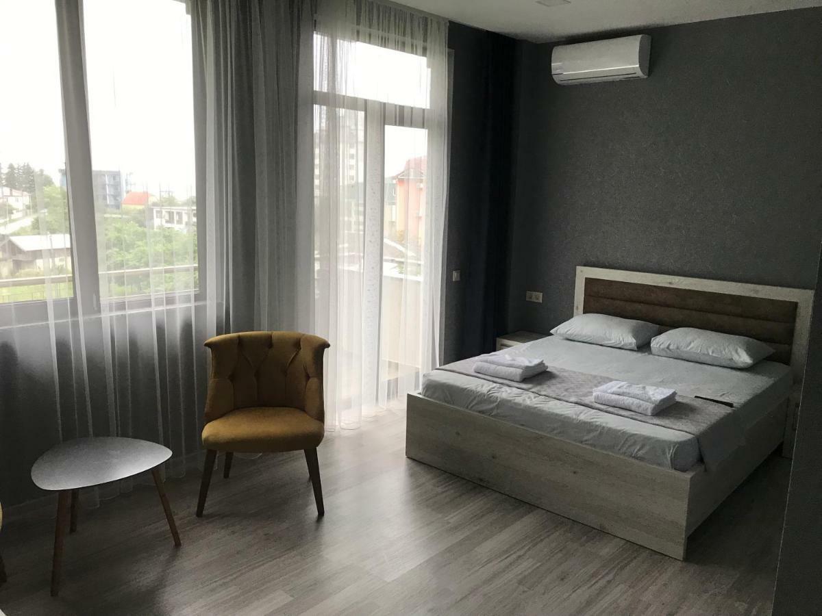 Hotel Fleur De Lis โกนิโอ ภายนอก รูปภาพ