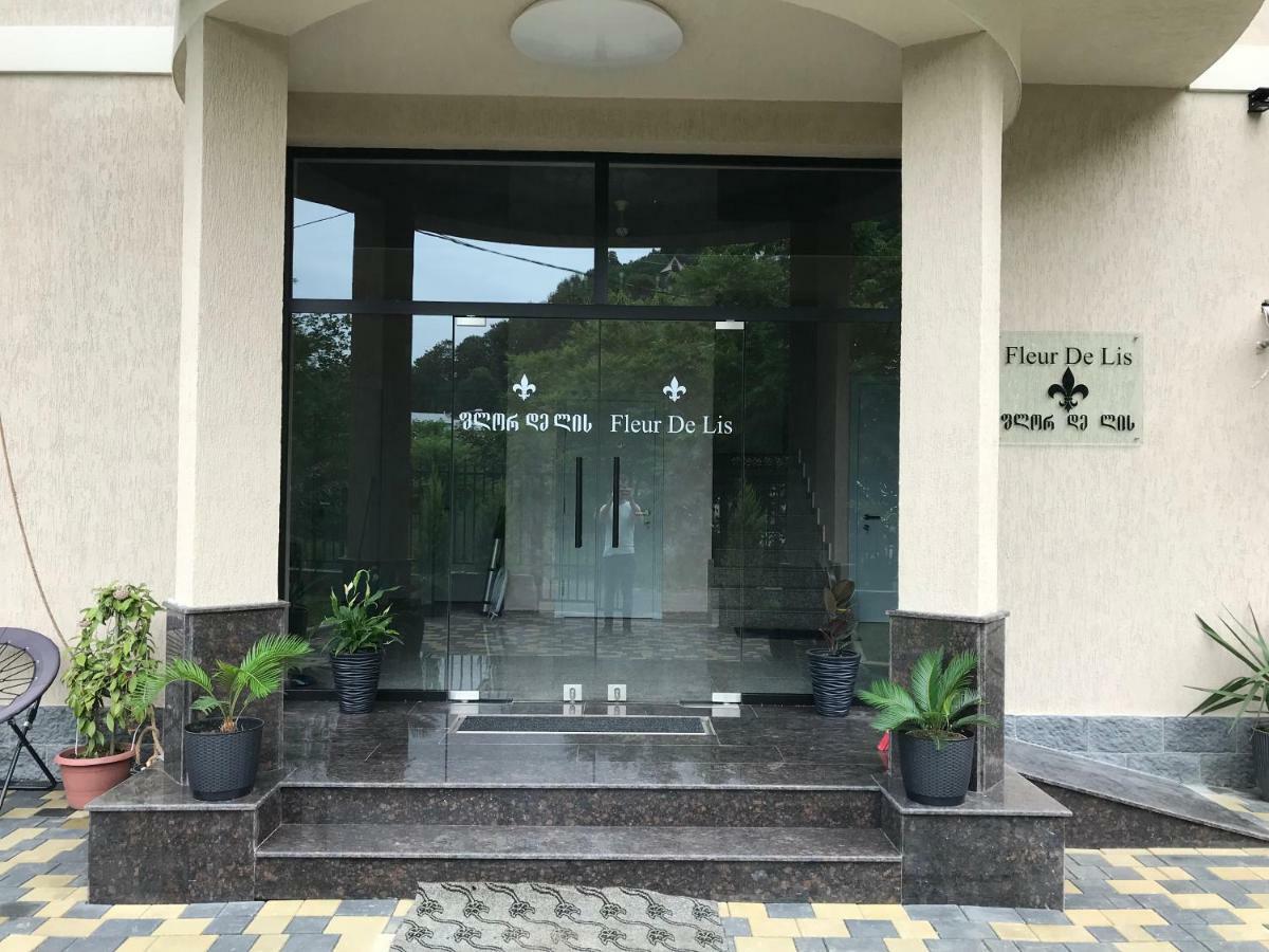 Hotel Fleur De Lis โกนิโอ ภายนอก รูปภาพ